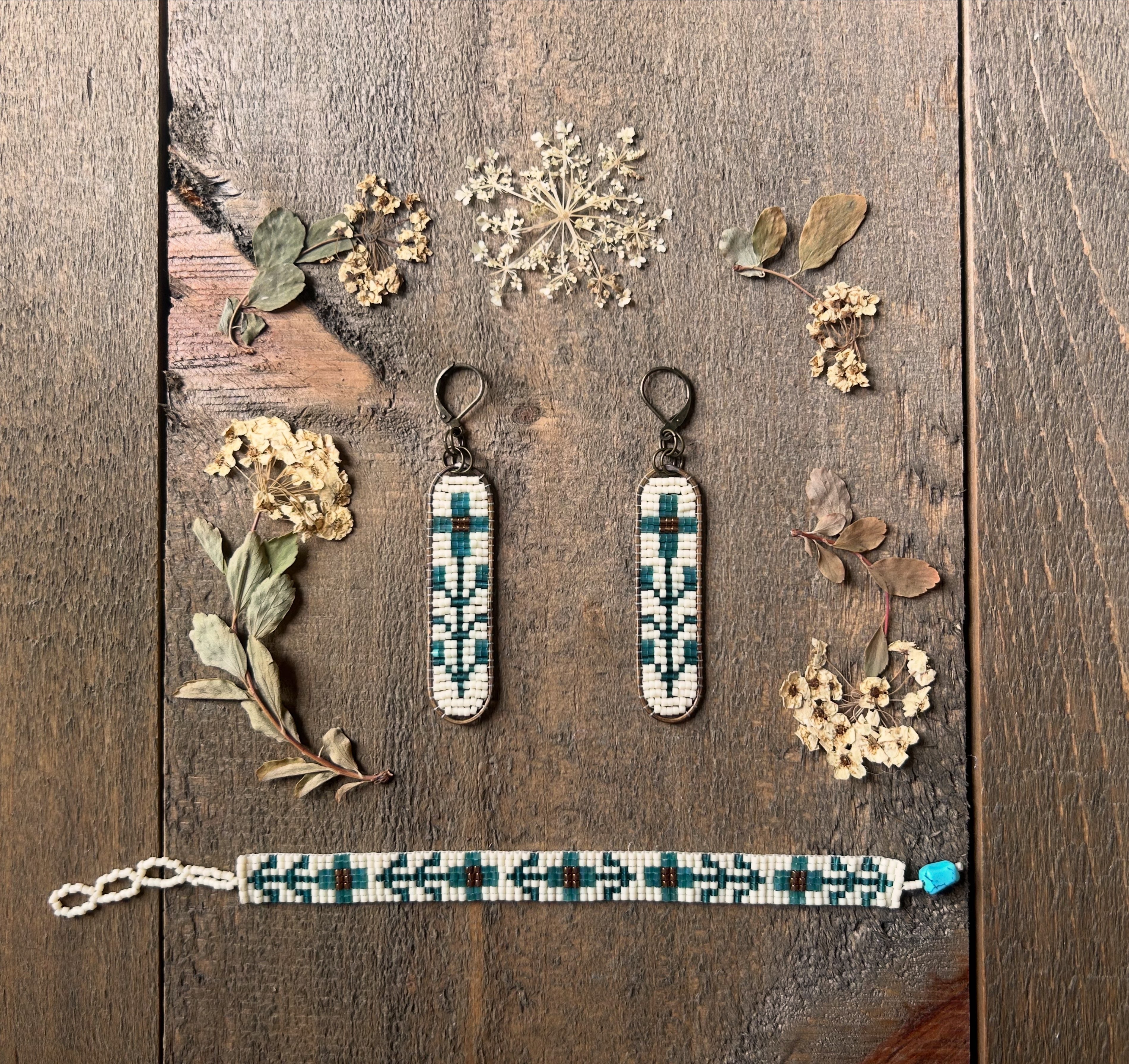 Turquoise Wildflowers ~ Earrings/Bracelet